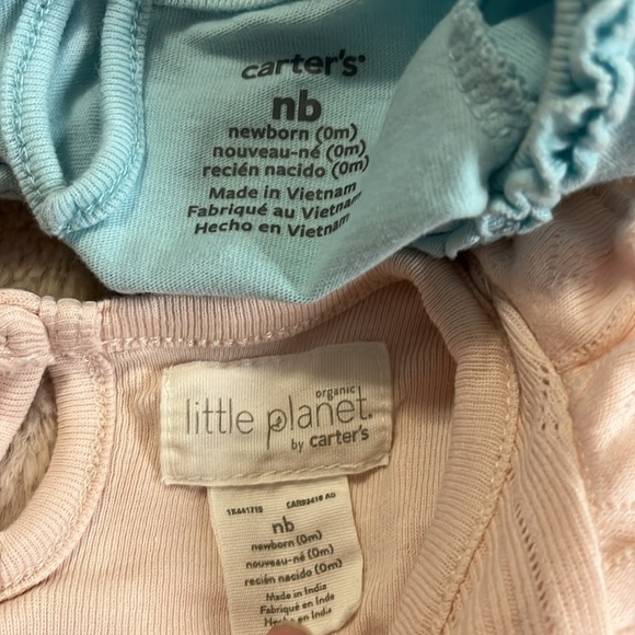 Carters 2 piece lot of newborn bodysuits. - Picture 4 of 5
